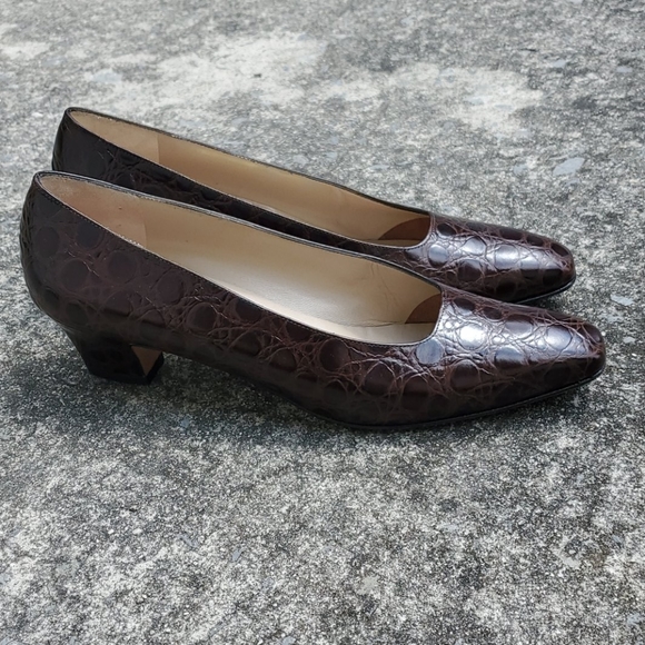 Salvatore Ferragamo Brown Heels. Runs small - Picture 2 of 10